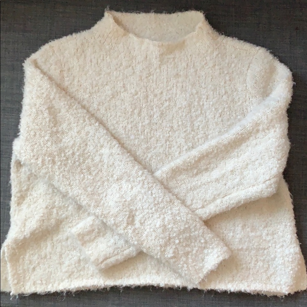 Aerie White Fluffy Cropped Sweater